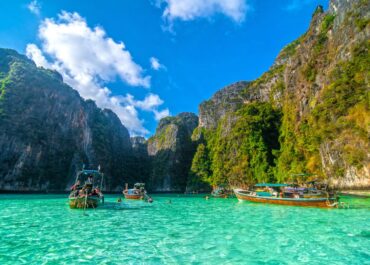 Phi Phi Islands Guide 2026: Best Things to Do, Tours, Beaches & Travel Tips